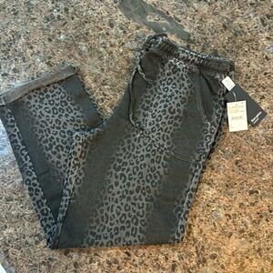 New with tag Women’s Free Press Black Leopard Loungewear Pants S-M